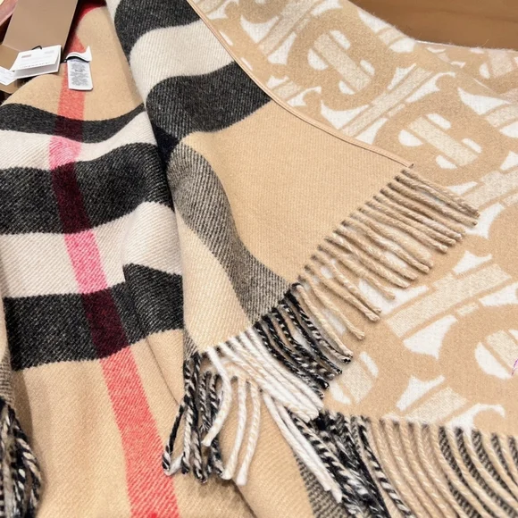 Burberry Reversible cashmere Cape - Picture 4 of 7